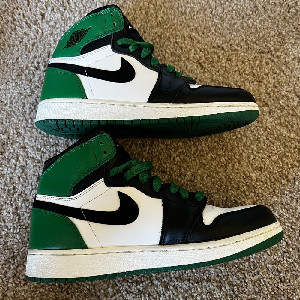 Nike Jordan 1 Kids Sneaker Rare!
